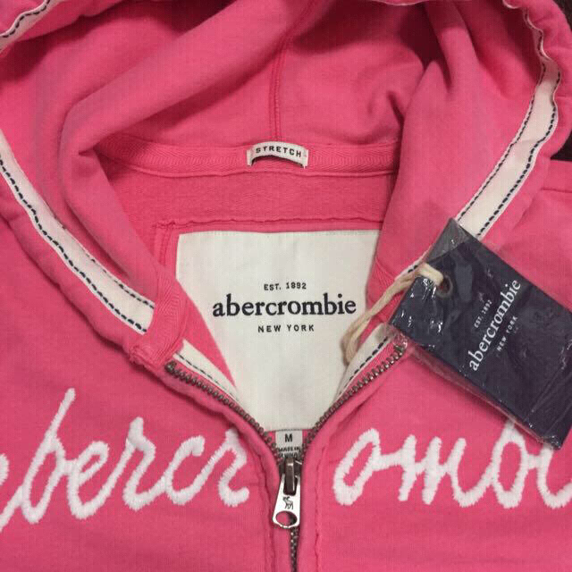 Abercrombie&Fitch(アバクロンビーアンドフィッチ)の再販中＊abercrombie パーカー レディースのトップス(パーカー)の商品写真