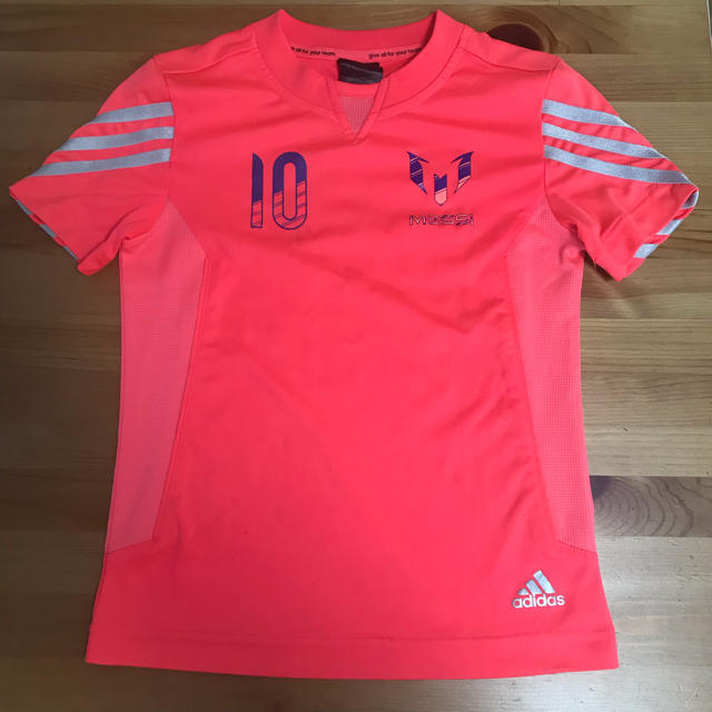 adidas(アディダス)のadidas トレーニングシャツ キッズ/ベビー/マタニティのキッズ服女の子用(90cm~)(Tシャツ/カットソー)の商品写真