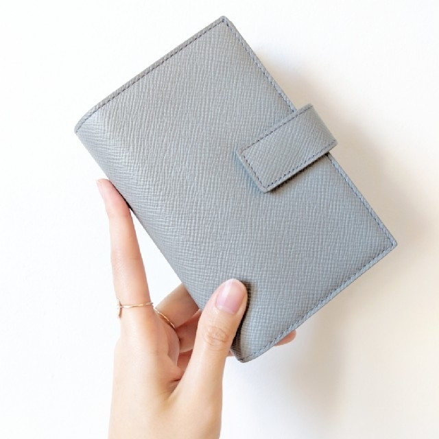 Smythson(スマイソン)の【新品・完売色】SMYTHSON スマイソン パナマ 二つ折り財布 グレー レディースのファッション小物(財布)の商品写真