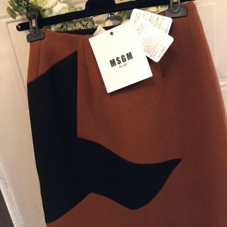 エムエスジイエム(MSGM)の◼️MSGM スカート   新品未使用   スターモチーフ(ひざ丈スカート)