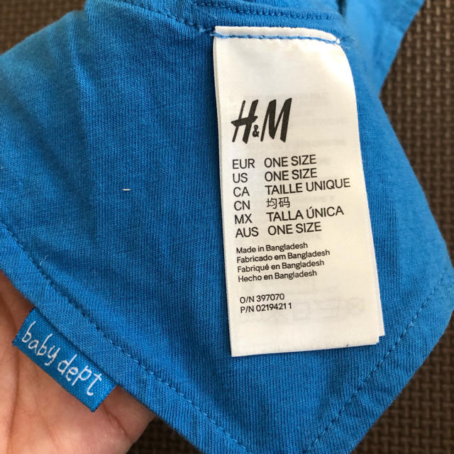 H&M(エイチアンドエム)のH＆M スカーフ風 スタイ キッズ/ベビー/マタニティのこども用ファッション小物(ベビースタイ/よだれかけ)の商品写真