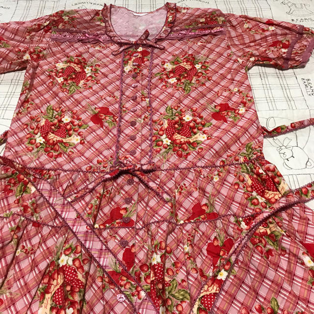 PINK HOUSE(ピンクハウス)のピンクハウス❣️いちご🍓が可愛いワンピース👗❤️ レディースのワンピース(ロングワンピース/マキシワンピース)の商品写真