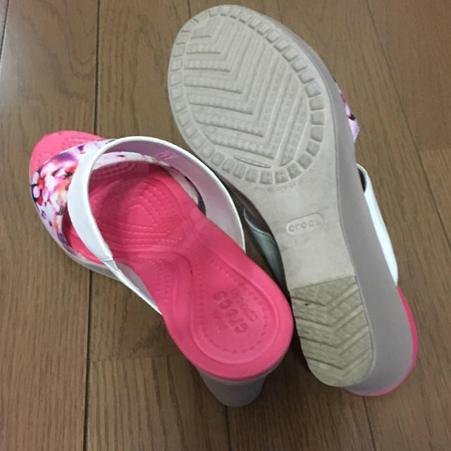 crocs(クロックス)のクロックスサンダル レディースの靴/シューズ(サンダル)の商品写真