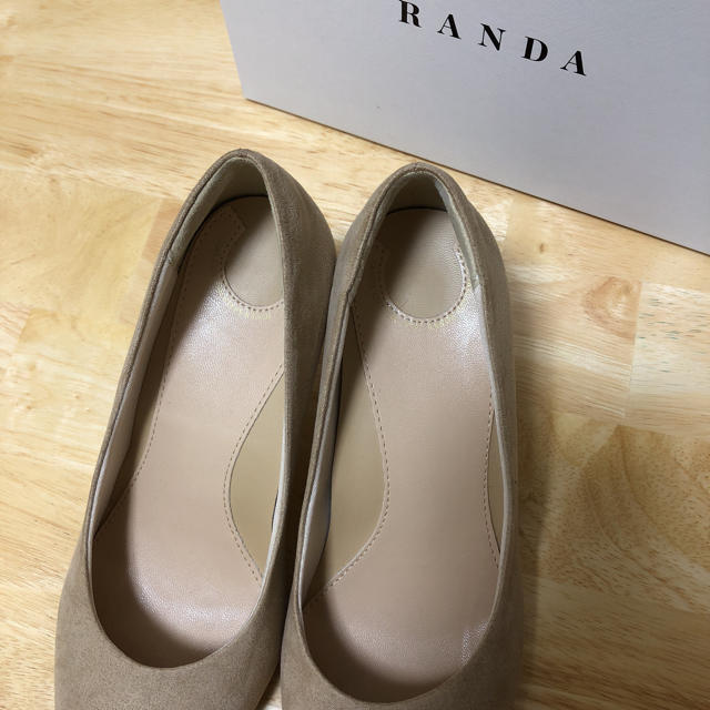 RANDA(ランダ)のスエード調 ベージュ 22.5cm 足が痛くならない 6cmヒール ラウンドトゥ レディースの靴/シューズ(ハイヒール/パンプス)の商品写真