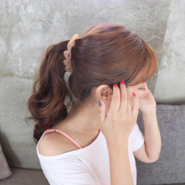 Lochie(ロキエ)のバナナクリップ ピンク レディースのヘアアクセサリー(バレッタ/ヘアクリップ)の商品写真