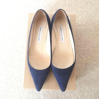 マノロブラニク(MANOLO BLAHNIK)のマノロブラニク スエードポインテッドトゥーフラットシューズ☆ネイビー37.5(ハイヒール/パンプス)