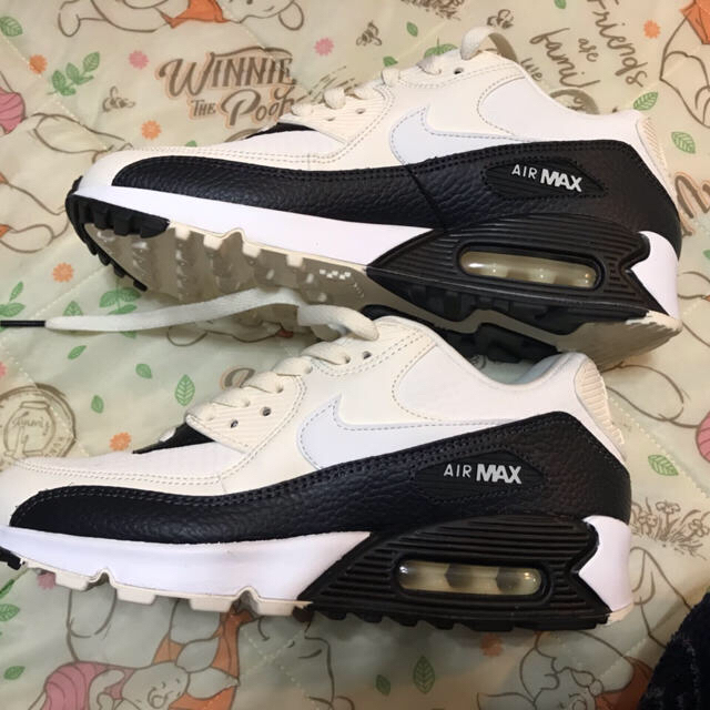 NIKE(ナイキ)のNIKE airmax 90 24.5 ベージュ アイボリー レディースの靴/シューズ(スニーカー)の商品写真