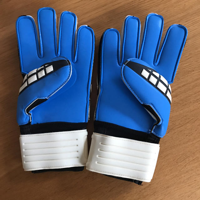 uhlsport(ウールシュポルト)の新品☺︎ウールシュポルト☺︎ スポーツ/アウトドアのサッカー/フットサル(その他)の商品写真