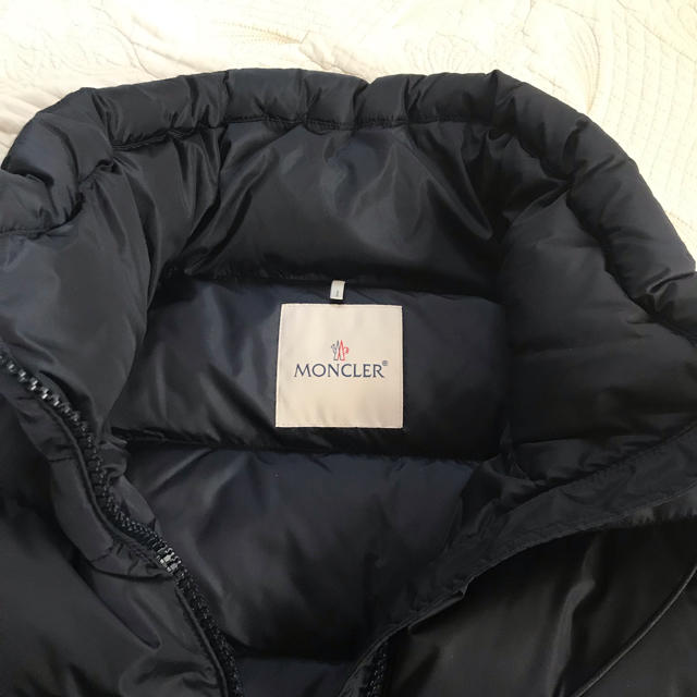 MONCLER(モンクレール)のモンクレール レディース   VIBURNUM ダウンフリル レディースのジャケット/アウター(ダウンジャケット)の商品写真