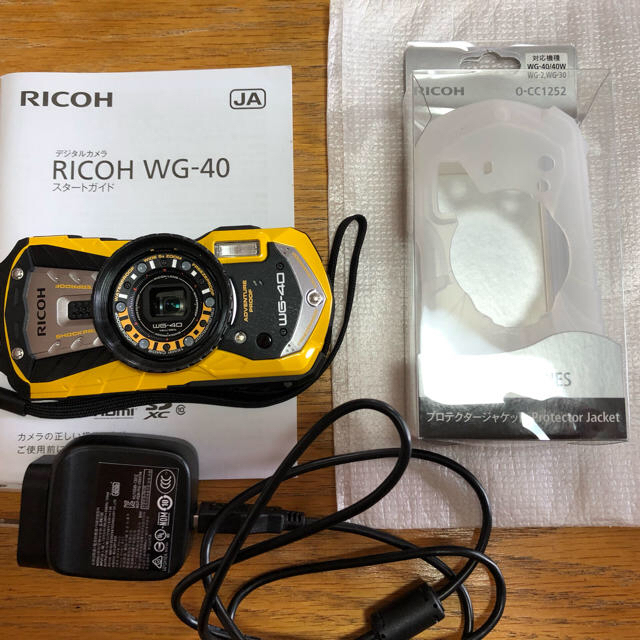 RICOH(リコー)のデジタルカメラ リコーWG40イエロー スマホ/家電/カメラのカメラ(コンパクトデジタルカメラ)の商品写真