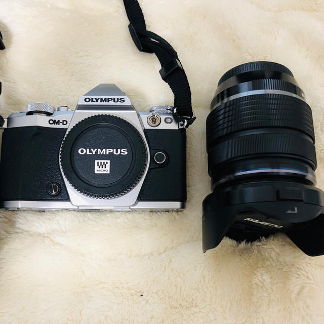 OLYMPUS(オリンパス)のOLYMPUS OM-D E-M5 MarkⅡ 12-40mm F2.8  スマホ/家電/カメラのカメラ(ミラーレス一眼)の商品写真