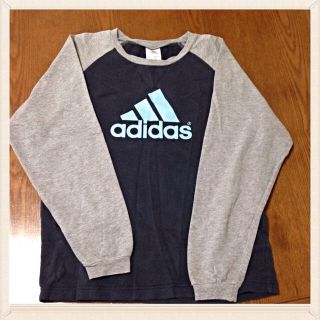 アディダス(adidas)のadidasトップス(Tシャツ(長袖/七分))