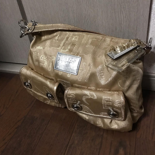 COACH(コーチ)のお値下げ☆ゴールド ポピーライン ショルダー  バック COACH レディースのバッグ(ショルダーバッグ)の商品写真