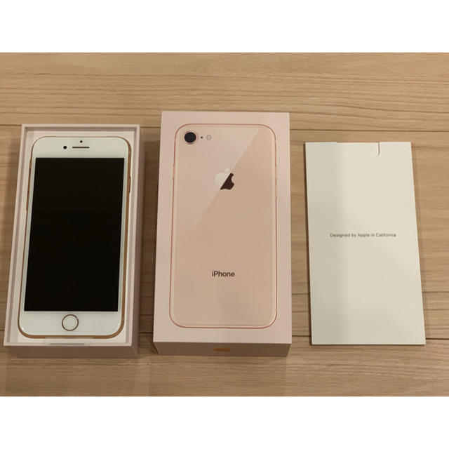 iPhone(アイフォーン)の★新品未使用★ iPhone 8 64GB ゴールド SIMフリー スマホ/家電/カメラのスマートフォン/携帯電話(スマートフォン本体)の商品写真