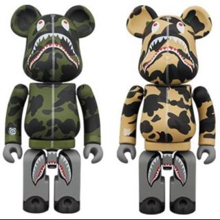 アベイシングエイプ(A BATHING APE)のBAPE 緑＆黄 2体セット 1ST CAMO SHARK 超合金200%(その他)