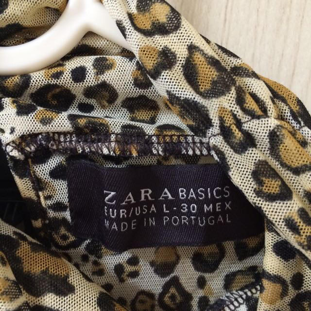 ZARA(ザラ)のZARA ヒョウ柄ハイネック半袖ブラウス レディースのトップス(シャツ/ブラウス(半袖/袖なし))の商品写真