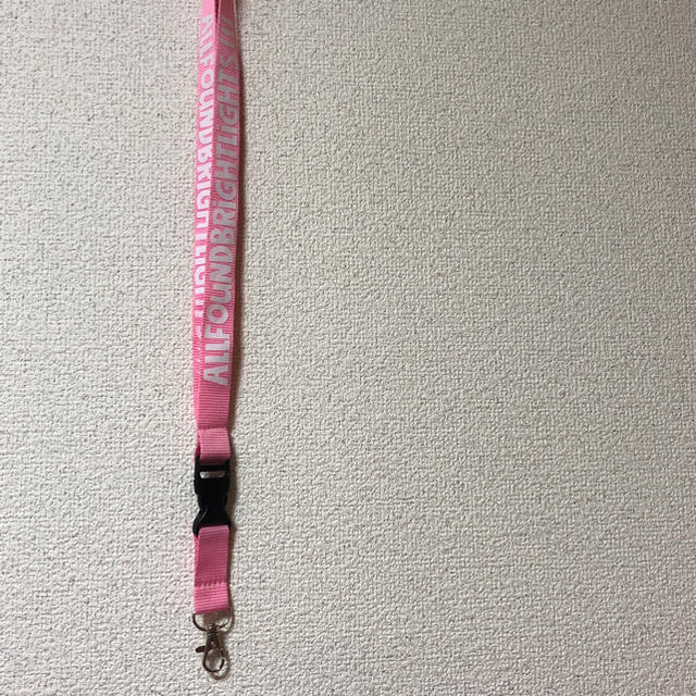 AllFoundBrightLights ネックストラップ スマホ/家電/カメラのスマホアクセサリー(ネックストラップ)の商品写真