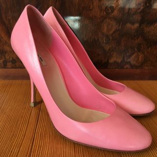 ミュウミュウ(miumiu)のお値下げしました miumiu パンプス ピンク(ハイヒール/パンプス)