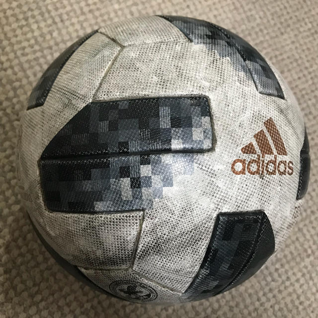 adidas(アディダス)のサッカーボール 5号 TELSTAA スポーツ/アウトドアのサッカー/フットサル(ボール)の商品写真