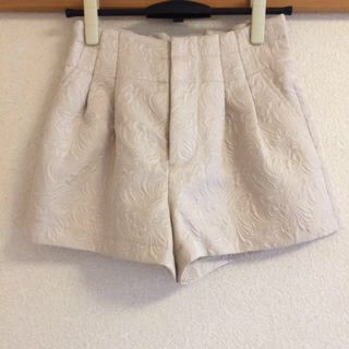 マーキュリーデュオ(MERCURYDUO)の花柄JQタック入りショートパンツ(ショートパンツ)