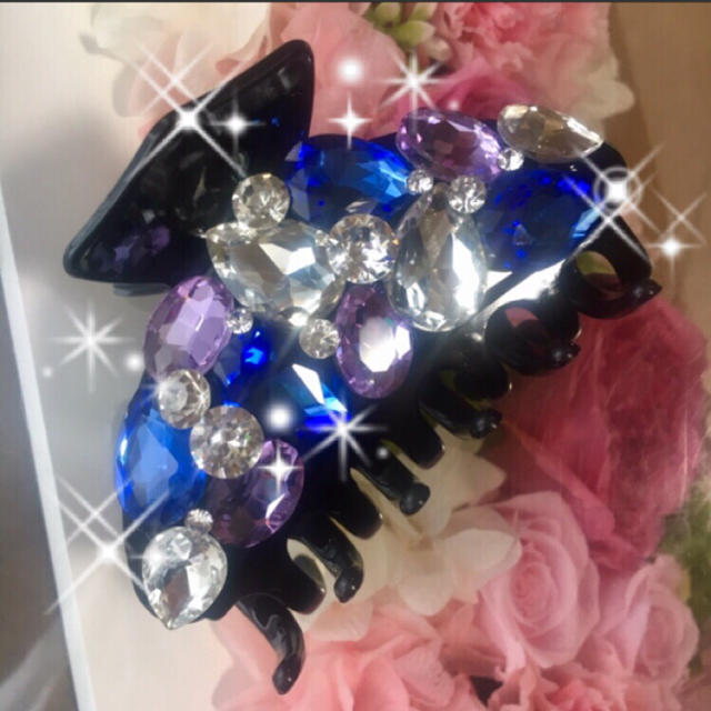 キラキラガラスビジュー スワロフスキーバンスクリップ の通販 by デコショップ 雅|ラクマ