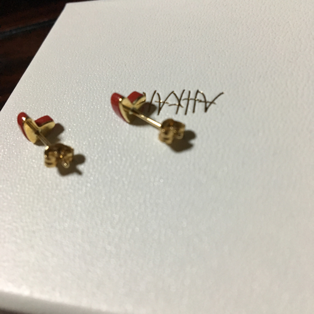 アクセサリ AHKAH ティランハートピアスの通販 by チョコチョコ
