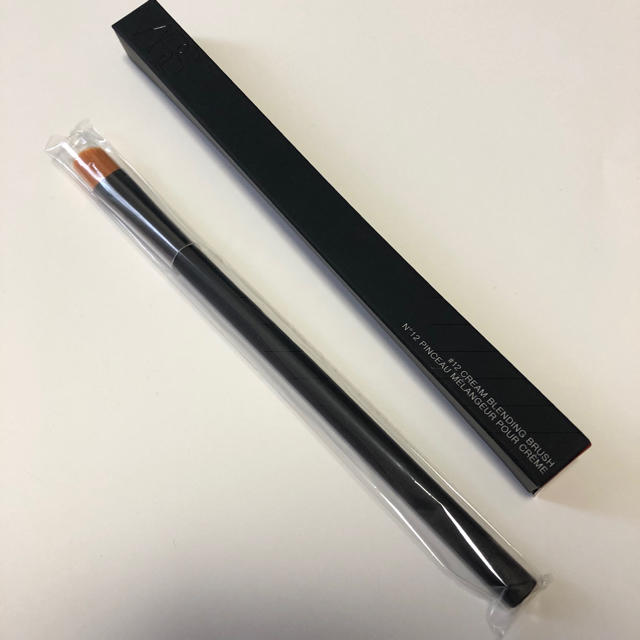 NARS(ナーズ)の【新品】NARS メイクブラシ コスメ/美容のベースメイク/化粧品(その他)の商品写真