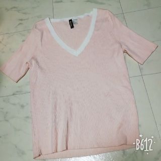 エイチアンドエム(H&M)のH&M 薄手ニット Vネックデザイン(Tシャツ(半袖/袖なし))