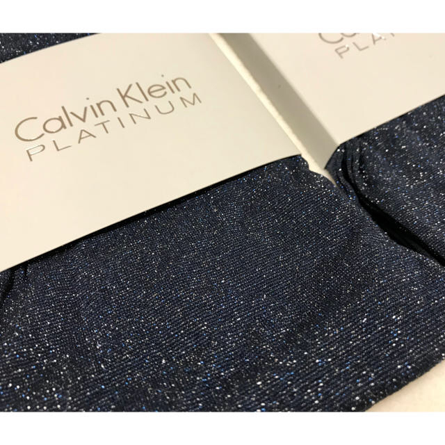 Calvin Klein(カルバンクライン)の新品 カルバンクライン  プラチナム メタリックシマータイツ M〜L  レディースのレッグウェア(タイツ/ストッキング)の商品写真