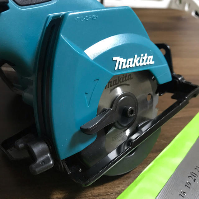 Makita(マキタ)のマキタmakita充電式丸ノコマルノコ10.8v85mm1.3ah木工チップソー インテリア/住まい/日用品のインテリア/住まい/日用品 その他(その他)の商品写真