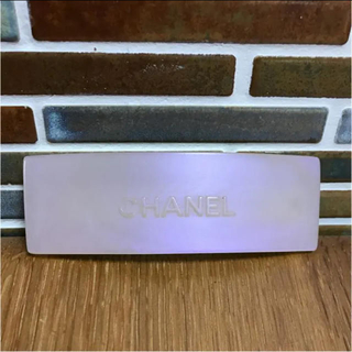 シャネル(CHANEL)のシャネル CHANEL ホワイトバレッタ(バレッタ/ヘアクリップ)