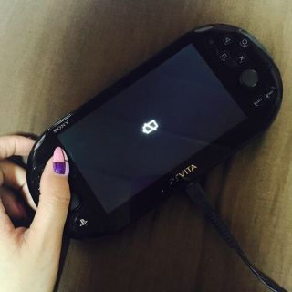 プレイステーションヴィータ(PlayStation Vita)のPS vita 本体 ブラック(携帯用ゲーム機本体)