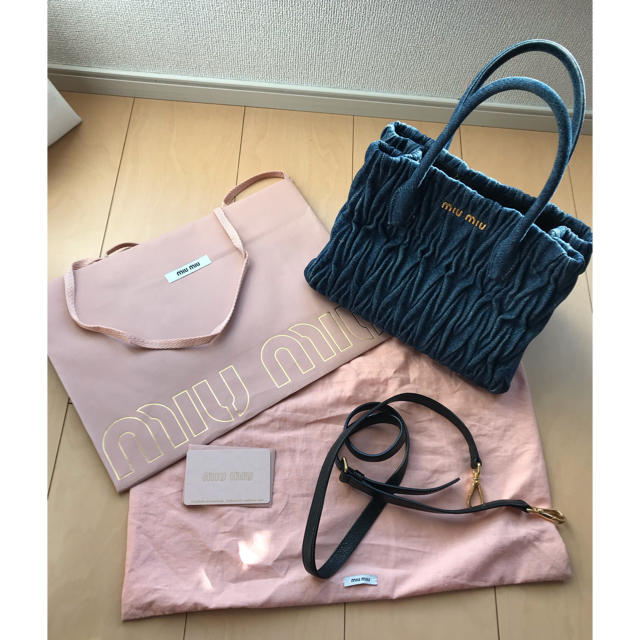 買取り実績 miumiu デニムマトラッセ miumiu - ハンドバッグ
