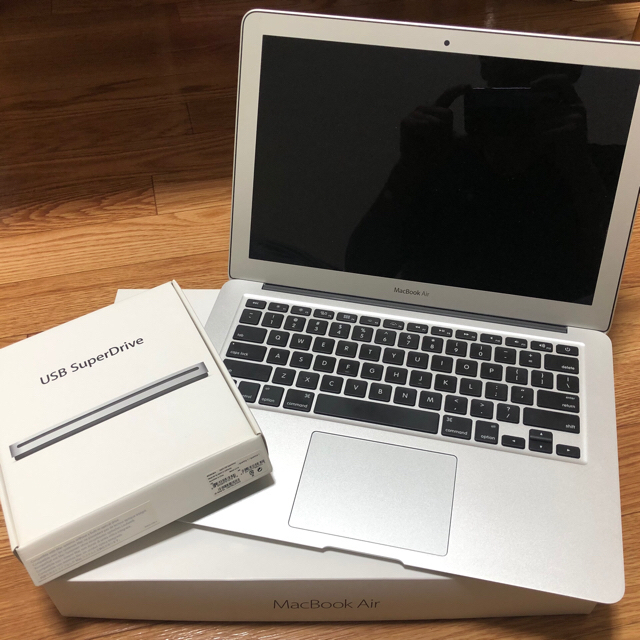 Apple(アップル)のMacBook Air early 2015 + USB Super Drive スマホ/家電/カメラのPC/タブレット(ノートPC)の商品写真