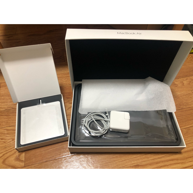 Apple(アップル)のMacBook Air early 2015 + USB Super Drive スマホ/家電/カメラのPC/タブレット(ノートPC)の商品写真