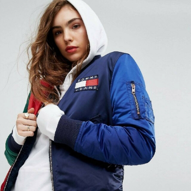 TOMMY HILFIGER - トミーヒルフィガー リバーシブル ボンバー