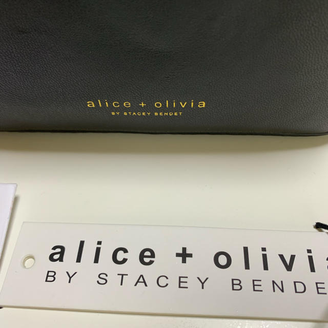 Alice+Olivia(アリスアンドオリビア)のアリス＋オリビア ポーチ レディースのファッション小物(ポーチ)の商品写真