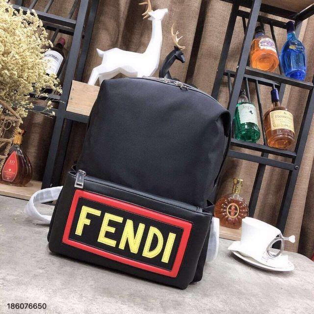 新品未使用付属品フェンディ　FENDI 美品 大容量バッグ　メンズ