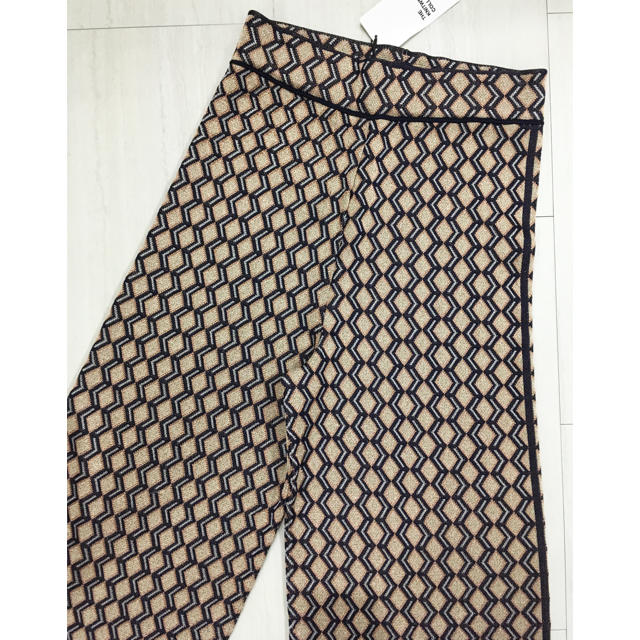 ZARA - 新品未使用 ZARA 幾何学模様 ニット ワイドパンツ ZARA - 新品未使用 ZARA 幾何学模様 ニット ワイドパンツ