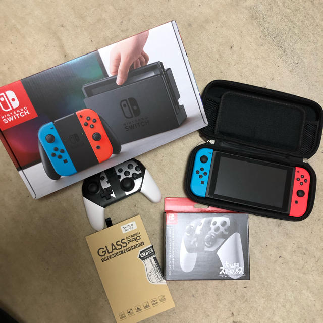 ゲームソフト/ゲーム機本体早い者勝ち！超美品！ニンテンドーSwitch+スマブラ おまけつき！