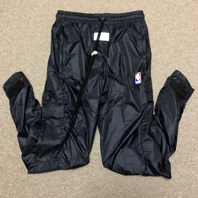 希少XS 急遽出品 FEAR OF GOD × NIKE ナイロンパンツ 希少XS 急遽出品 FEAR OF GOD × NIKE ナイロンパンツ