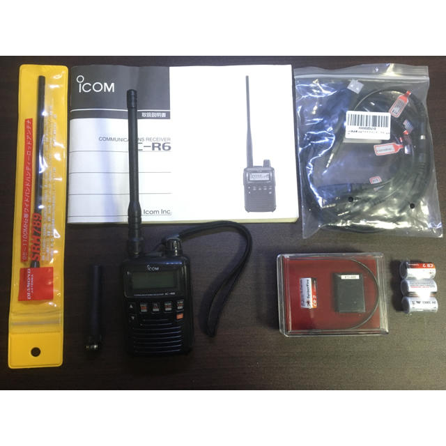 ICOM IC-R6 + KT-400 セット エンタメ/ホビーのテーブルゲーム/ホビー(アマチュア無線)の商品写真