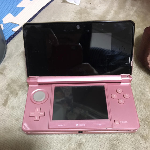 ニンテンドー3DS(ニンテンドー3DS)の任天堂3DS ピンク エンタメ/ホビーのゲームソフト/ゲーム機本体(携帯用ゲーム機本体)の商品写真