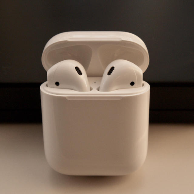 Apple(アップル)のAirPods スマホ/家電/カメラのオーディオ機器(ヘッドフォン/イヤフォン)の商品写真