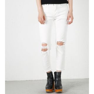 マウジー(moussy)のmoussyホワイトデニム 新品タグ付き(デニム/ジーンズ)