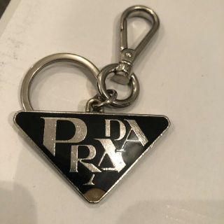 プラダ(PRADA)のプラダ　チャーム　キーホルダー　キーリング　シルバー　ブラック　中古　正規品(キーホルダー)