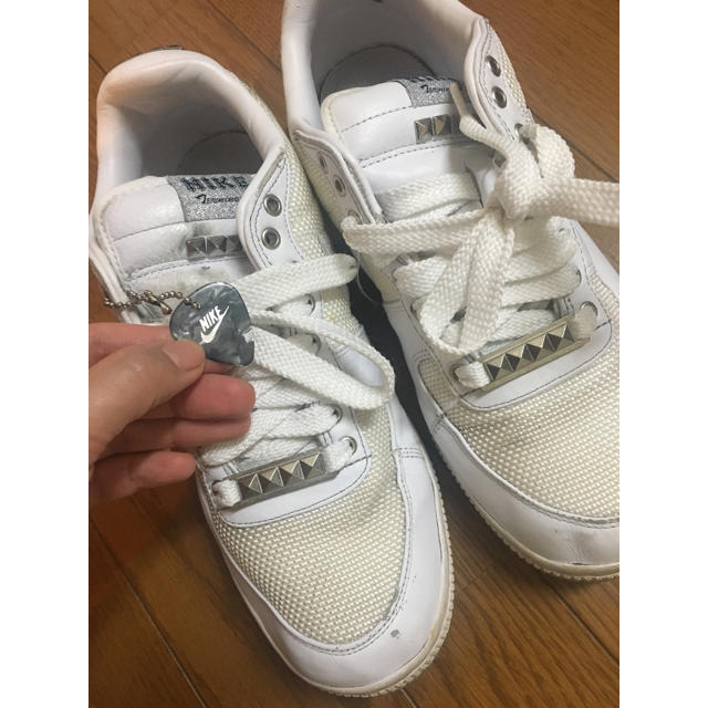 NIKE(ナイキ)のNIKE レディース 25.5 スニーカー  スタッズ 洗ってます レディースの靴/シューズ(スニーカー)の商品写真