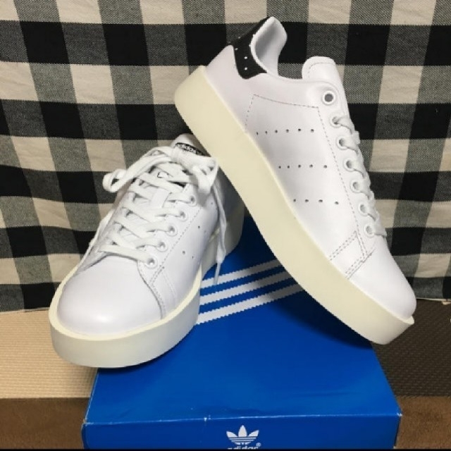 adidas(アディダス)のteenyweeny様【新品】adidasスタンスミス厚底（23〜23.5cm） レディースの靴/シューズ(スニーカー)の商品写真