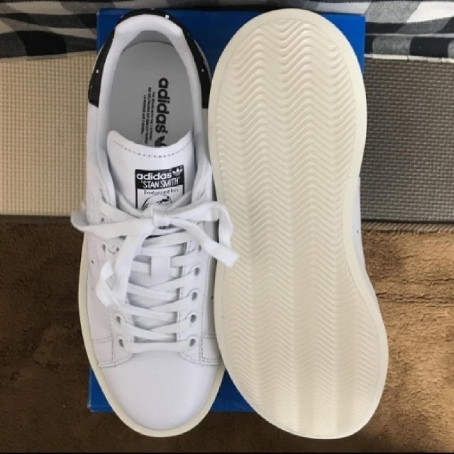 adidas(アディダス)のteenyweeny様【新品】adidasスタンスミス厚底（23〜23.5cm） レディースの靴/シューズ(スニーカー)の商品写真