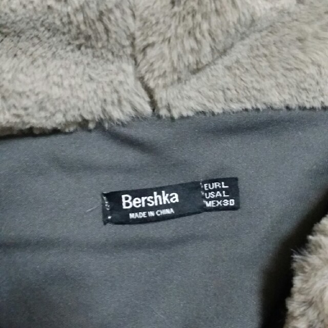 Bershka(ベルシュカ)のBershka ファー パーカー レディースのジャケット/アウター(毛皮/ファーコート)の商品写真